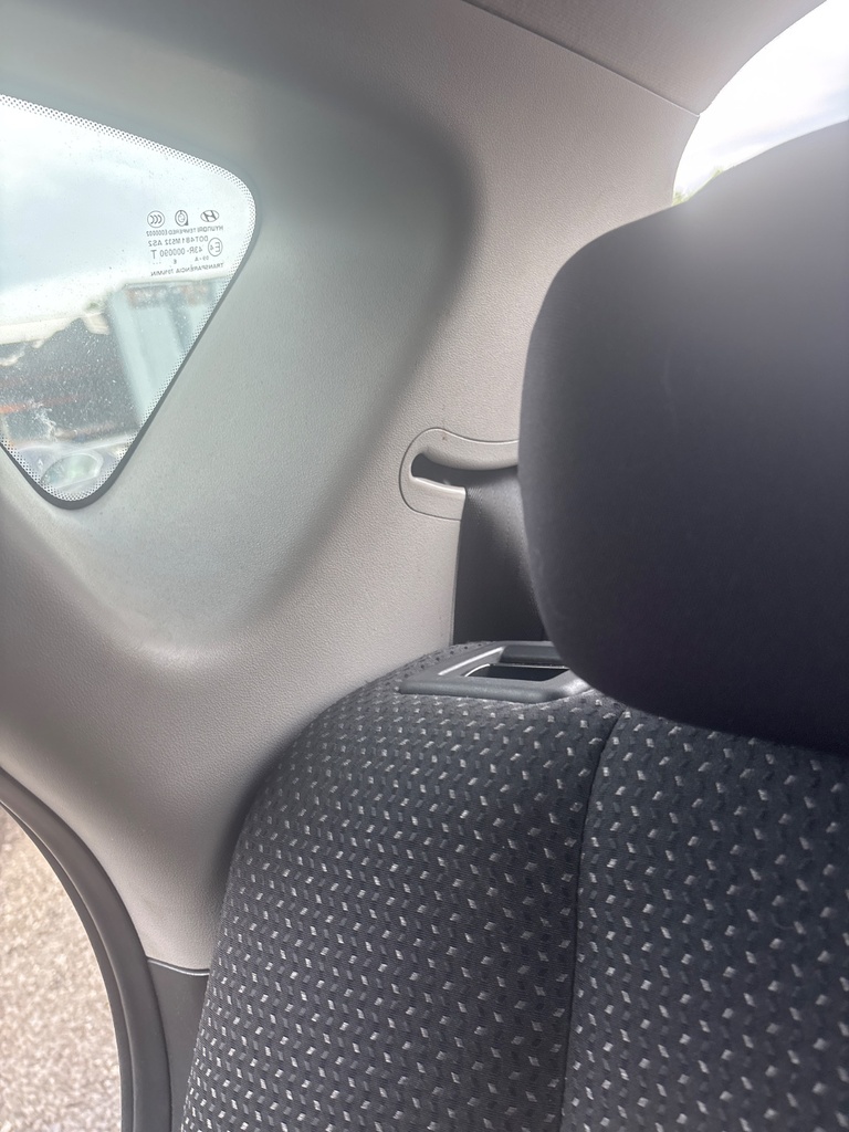 [EPE-112321] Pretensor trasero del cinturón de seguridad Carrete derecho Hyundai i30 1.4 gasolina (2010)
