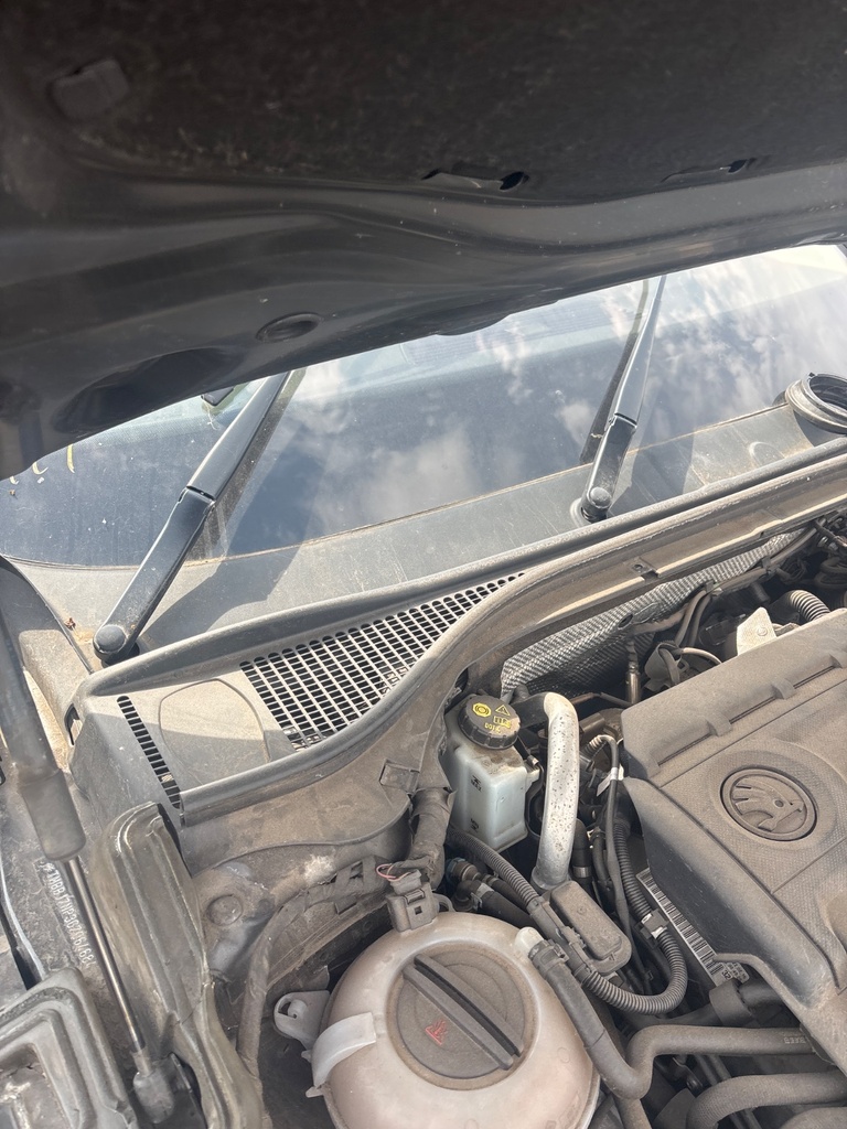 [EPE-112328] Motor y mecanismo de limpiaparabrisas delantero Skoda Superb 2016 DFCA DFC