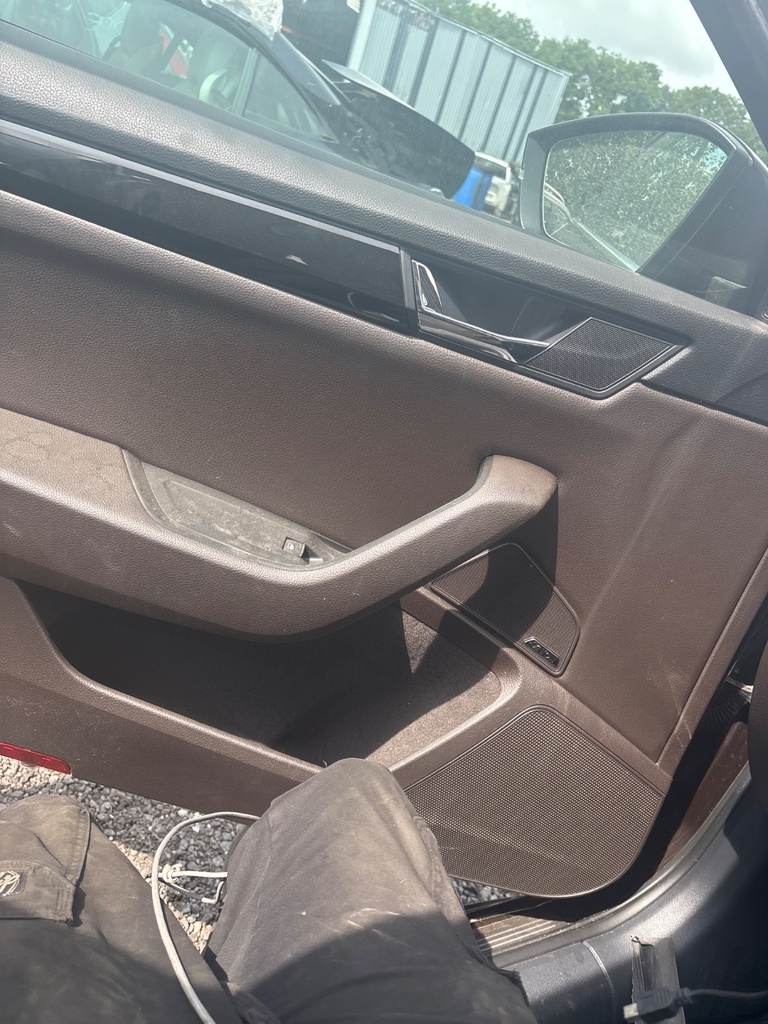 [EPE-112413] Altavoz de puerta delantero izquierdo 2016 Skoda Superb