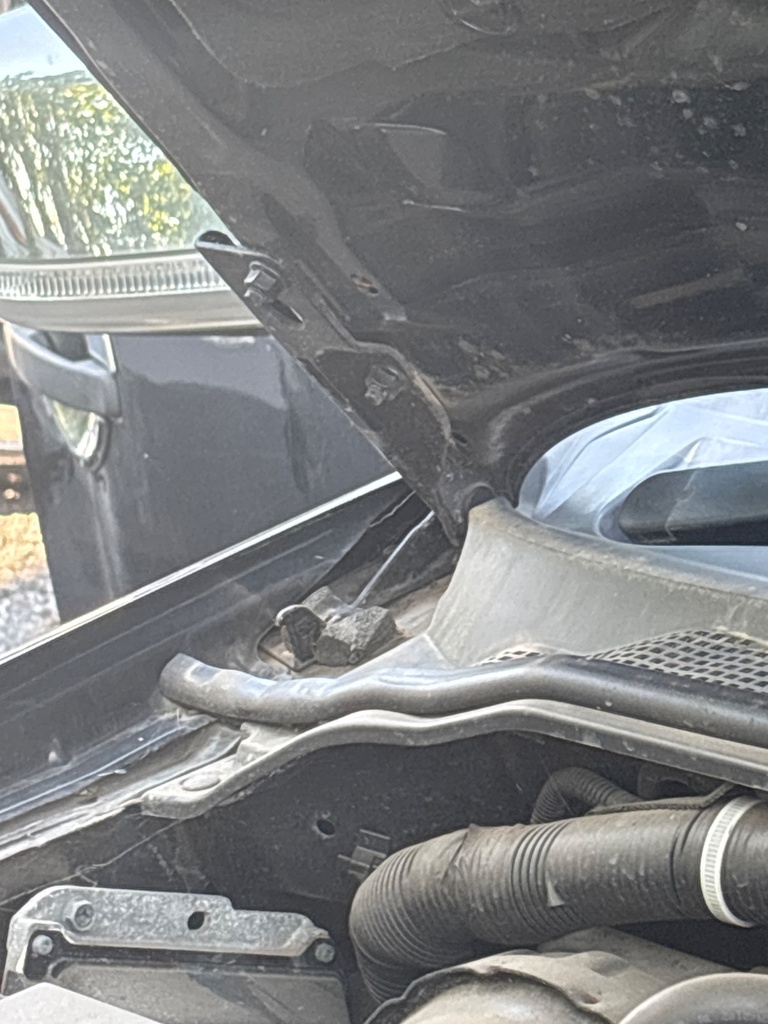[EPE-112907] Bisagra del capó RH Nissan Navara NP300 2012