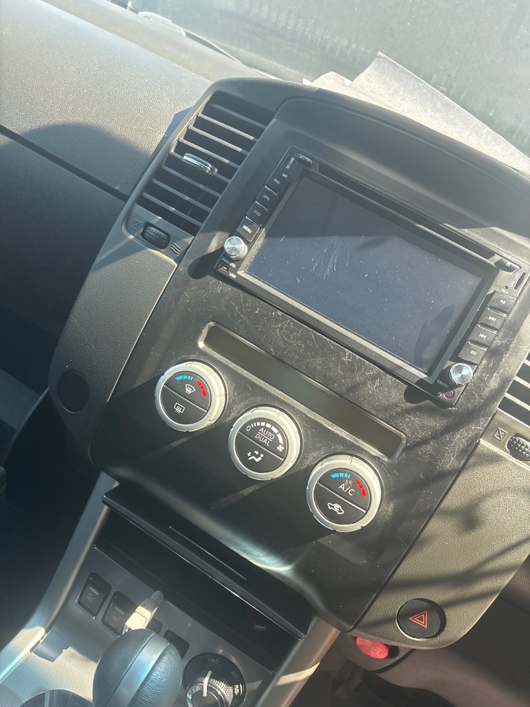 [EPE-112969] Pantalla multifunción 2012 Nissan Navara NP300 2.5 dCi 4x4