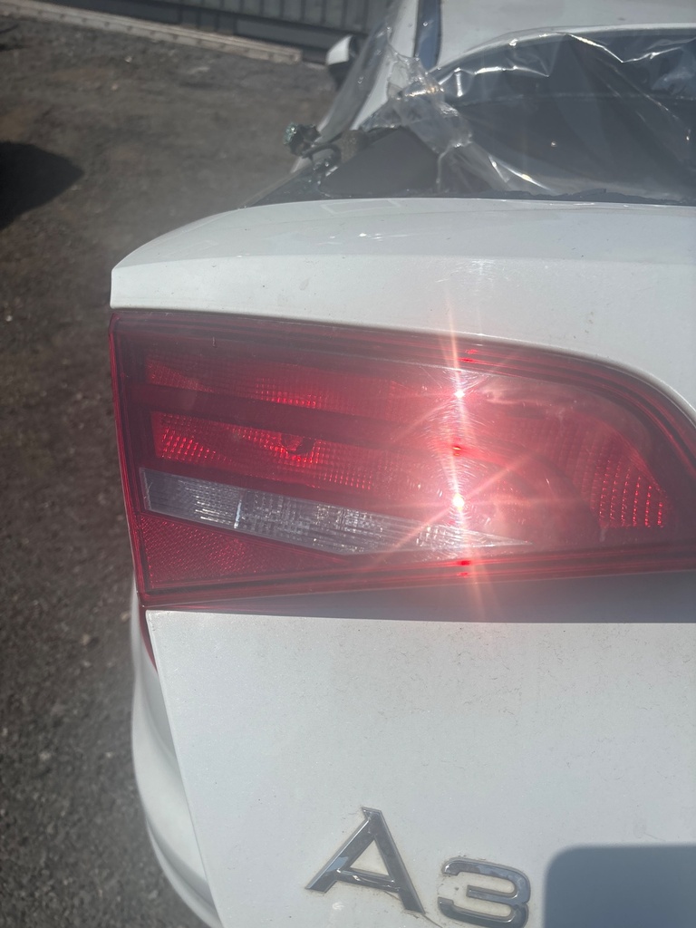 [EPE-113126] Piloto de portón trasero o maletero izquierdo 2013 Audi A3