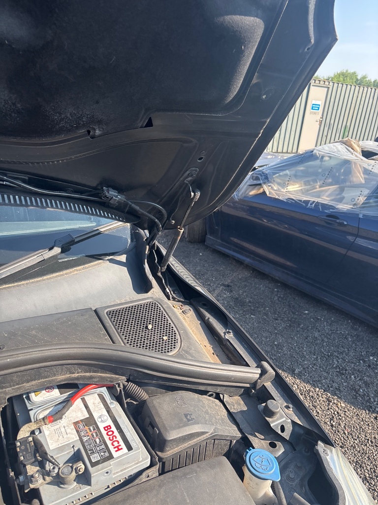 [EPE-113322] Bisagra del capó LH Volvo XC60 2014
