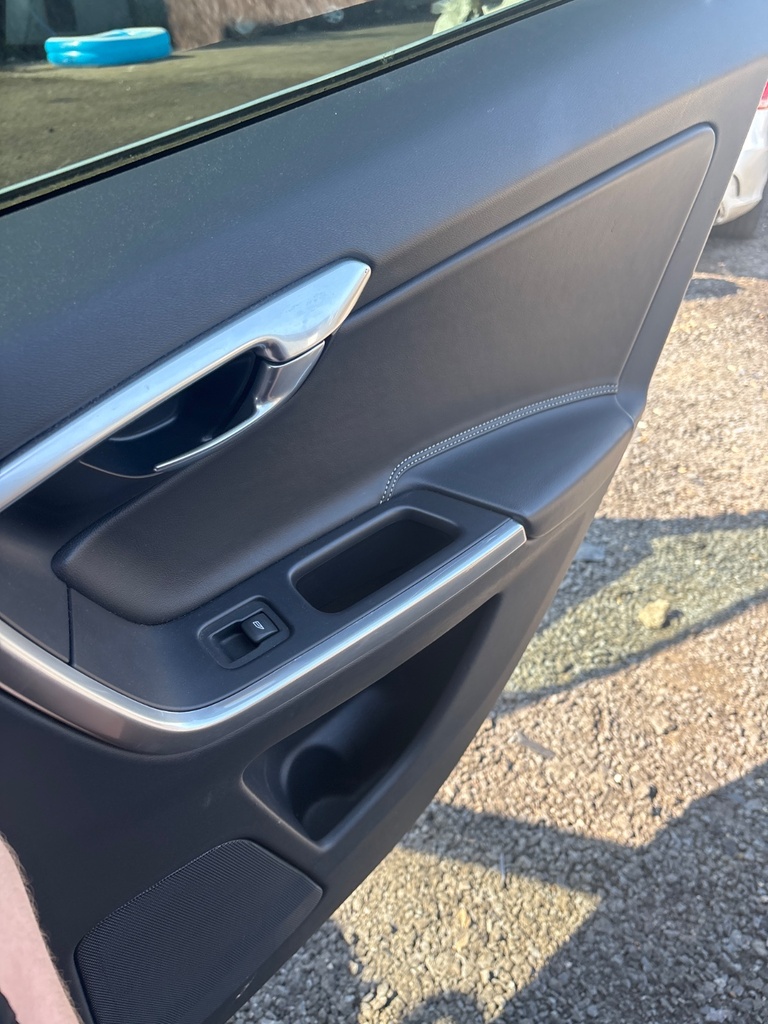 [EPE-113450] Altavoz de puerta trasero derecho para Volvo XC60 2014
