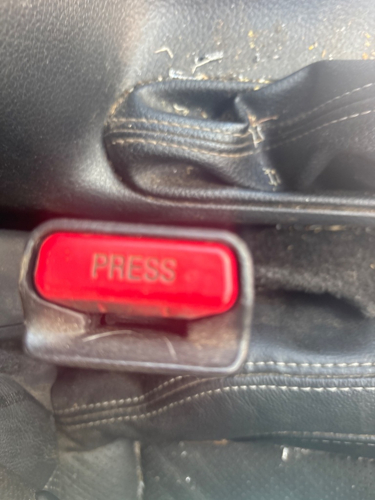 [EPE-115012] Interruptor de cinturón de seguridad delantero derecho para Nissan Navara NP300 2018