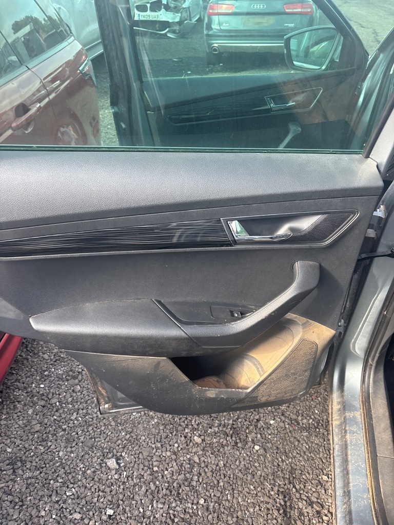 [EPE-115546] Elevalunas de puerta trasera izquierdo Skoda Karoq 2018 grey
