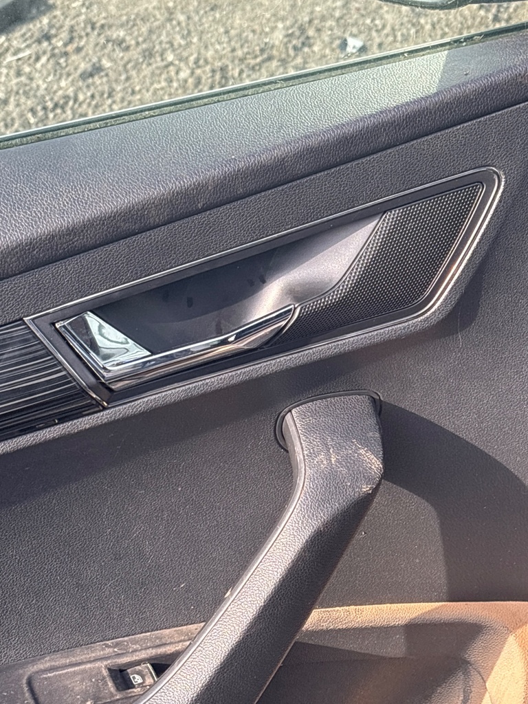 [EPE-115555] Tirador interior puerta delantera izquierda 2018 Skoda Karoq F7M gris