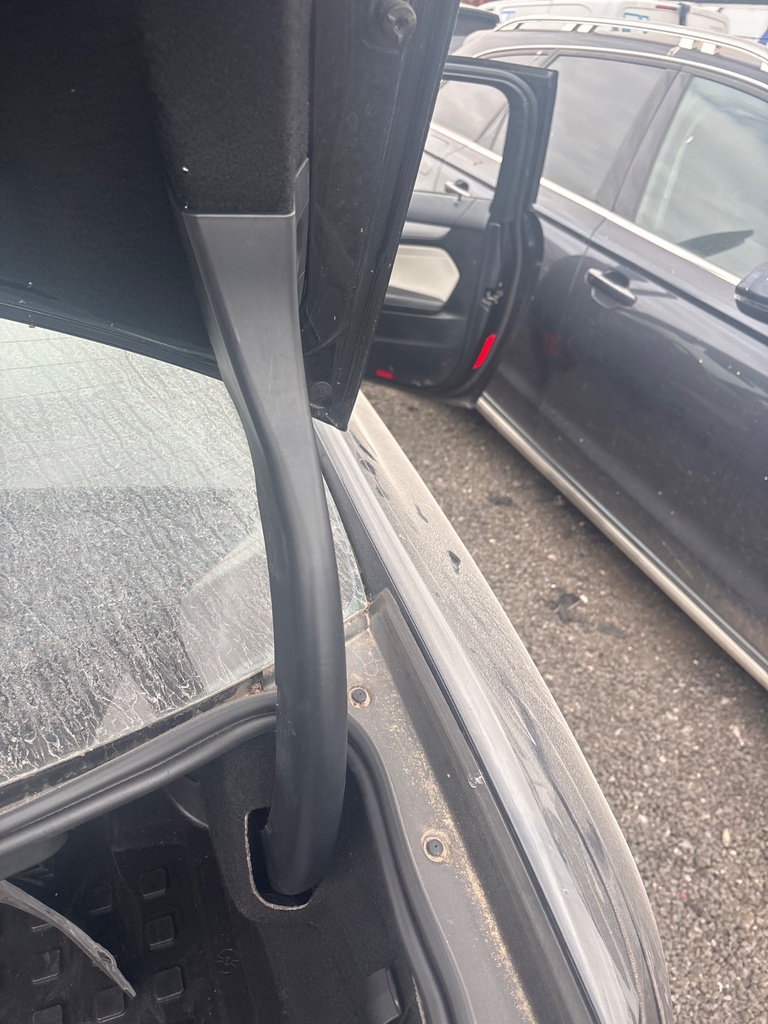 [EPE-116305] Bisagra portón trasero derecha 2013 Mercedes-Benz C-Class negro