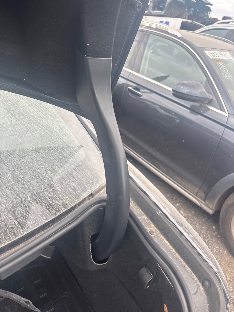 [EPE-116298] Amortiguador portón trasero derecho 2013 Mercedes-Benz Clase C negro