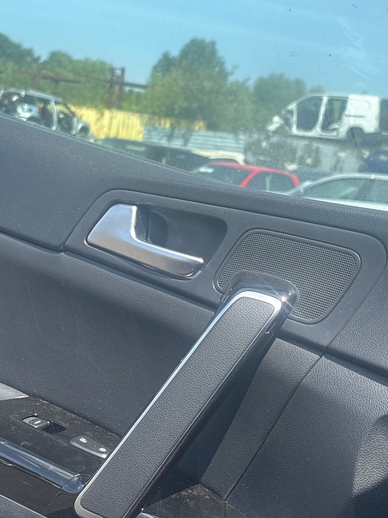 [EPE-116632] Tirador interior puerta delantera izquierda para Kia Sportage 2019 (G4FJ) 130kW/177CV