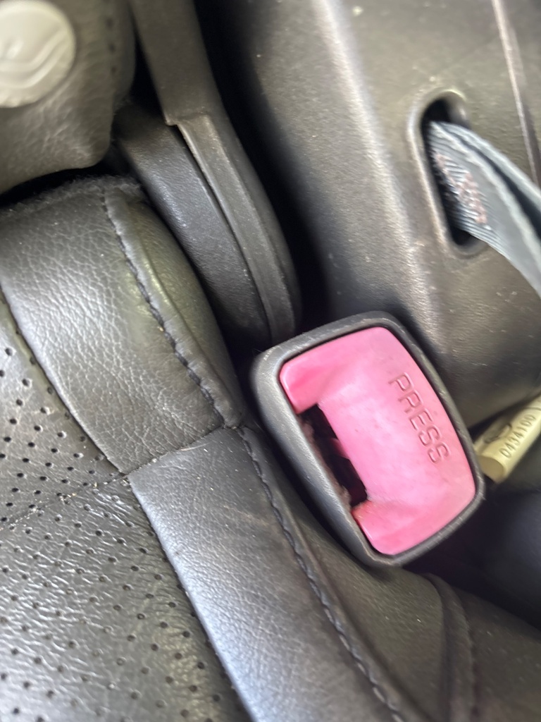 [EPE-117550] Cinturón de seguridad trasero Stalk Fila Central RH Nissan Pathfinder III R51 2006
