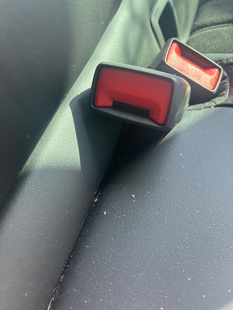 [EPE-117802] Cinturón de seguridad fila central trasera Skoda Karoq NU7 1.5 TSI 150 CV