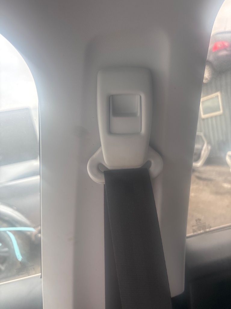 [EPE-118266] Embellecedor pilar B Peugeot 208 2019 1.2 VTI 82 / PureTech 82