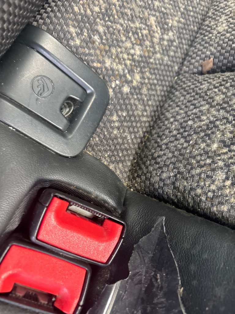 [EPE-120423] Cinturón de seguridad trasero Stalk Fila Central RH para Audi A3 1.5 TFSI 2018-2020