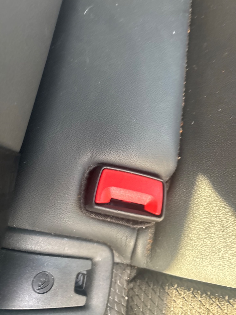 [EPE-121097] Cinturón de seguridad trasero Stalk Fila Central RH Audi A4 2.0 35 TFSI 2021