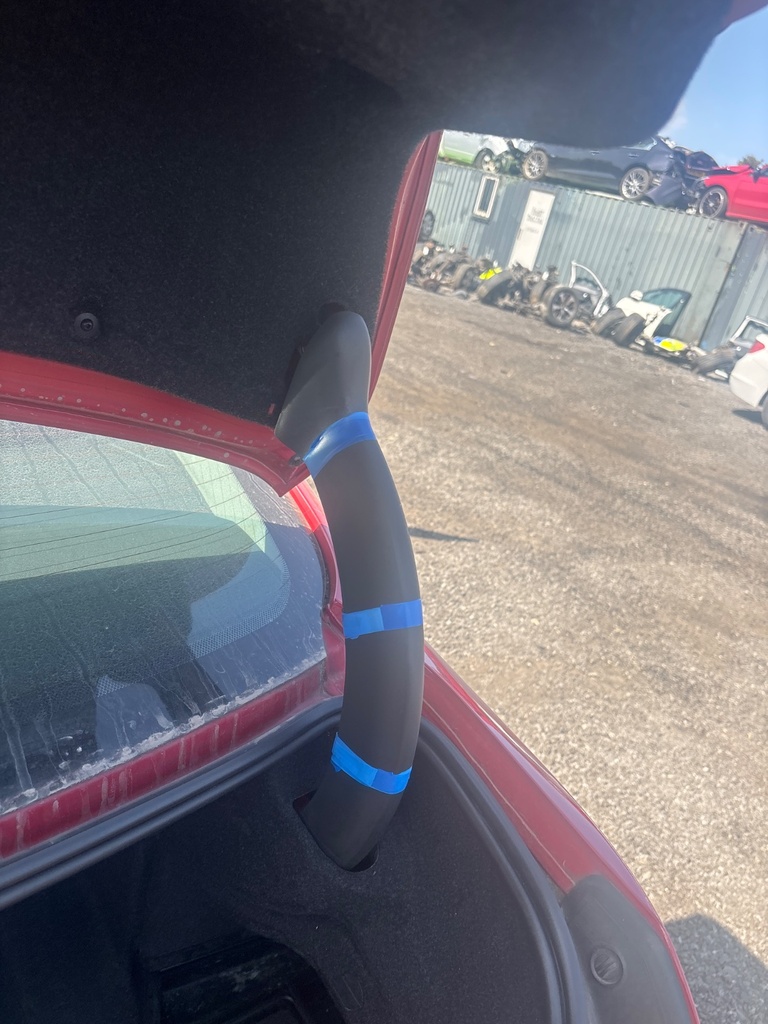 [EPE-121409] Amortiguador portón trasero derecho para BMW Serie 3 F30 F80, 2012, Melbourne Red