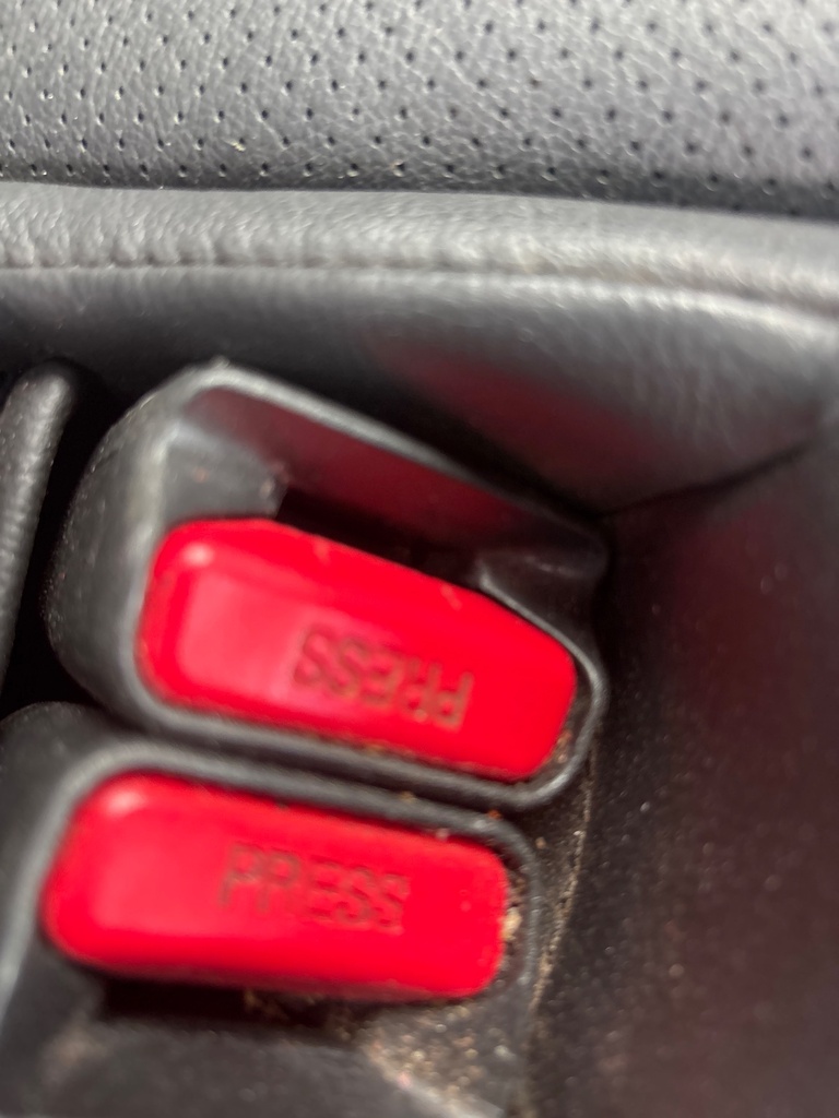 [EPE-122467] Cinturón de seguridad trasero Stalk Fila Central LH Nissan Navara NP300 2017