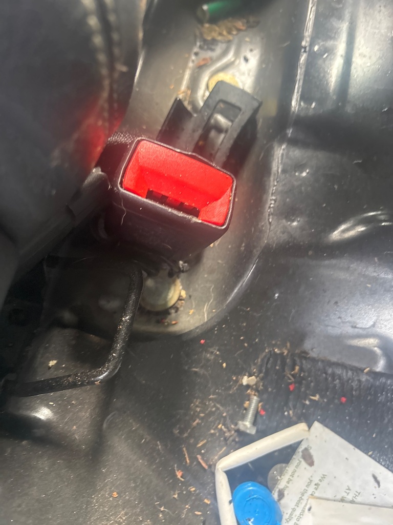 [EPE-123243] Cinturón de seguridad trasero Stalk Fila Central RH Mercedes A-Klasse AMG 2019