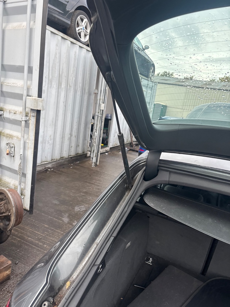[EPE-123503] Amortiguador de portón trasero izquierdo Audi A4 2012 grey