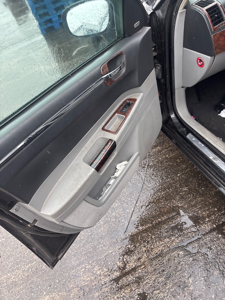 [EPE-123950] Panel interior de puerta delantera izquierdo 2007 Chrysler 300C PXR black