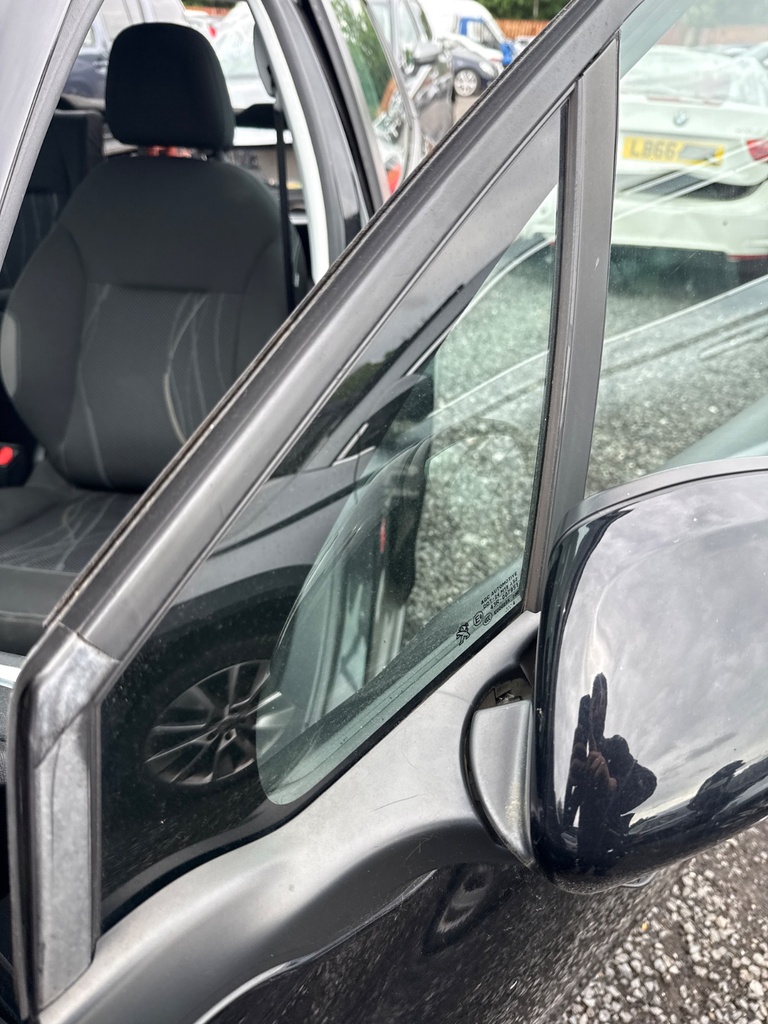 [EPE-107314] Cristal de puerta ventanilla fija delantera izquierda Peugeot 208 CA 2014