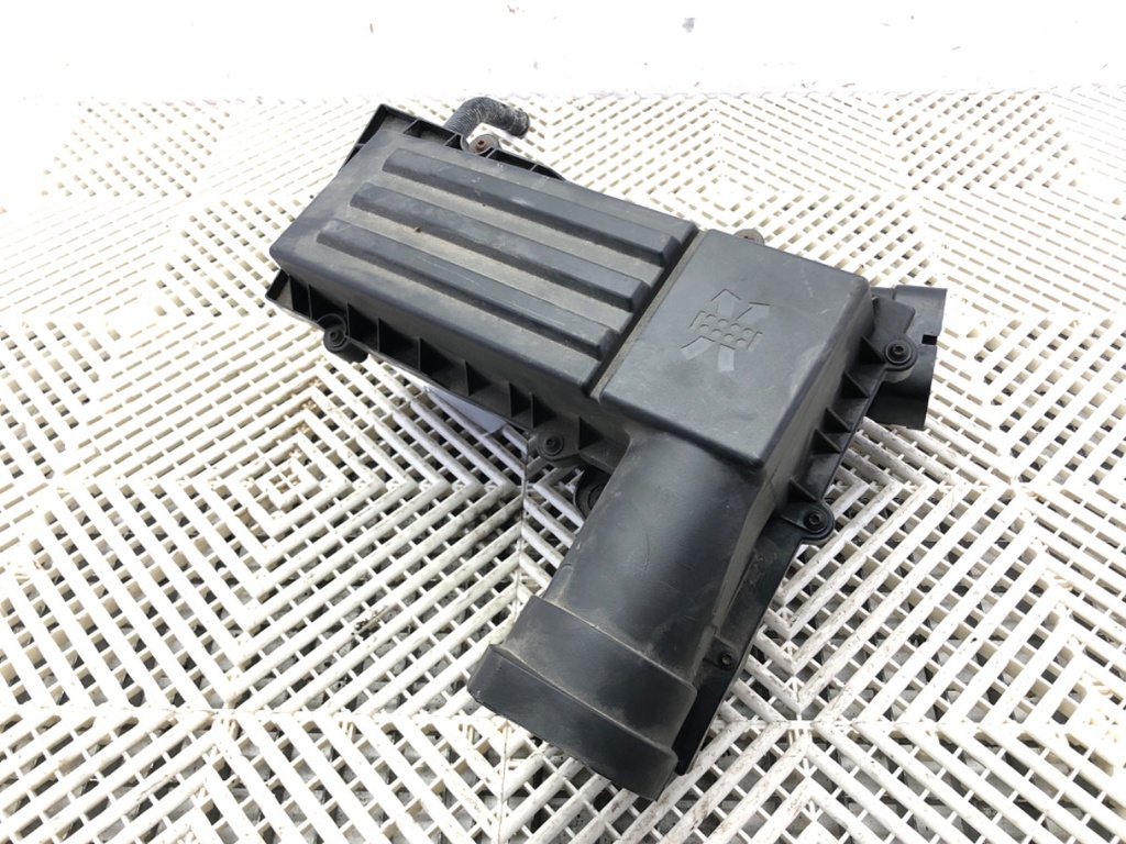 [STARK-653230] Caja de filtro de aire para Audi A3 (8P1) 1.8 TFSI 2006-2012