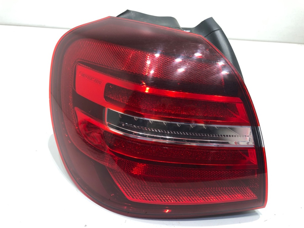 [STARK-874044] Piloto trasero izquierdo Mercedes-Benz Clase GLA (X156) 2013-2022