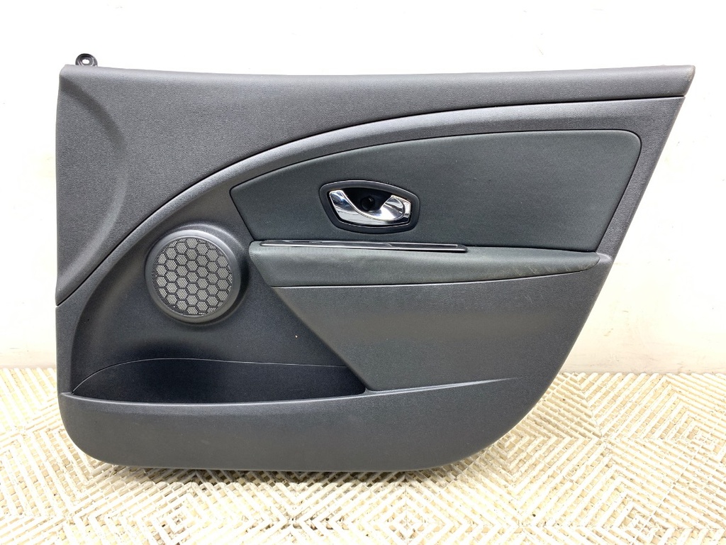 [STARK-763744] Panel de puerta delantero derecho Renault Megane III liftback (BZ0/1_, B3_) 2008-2022