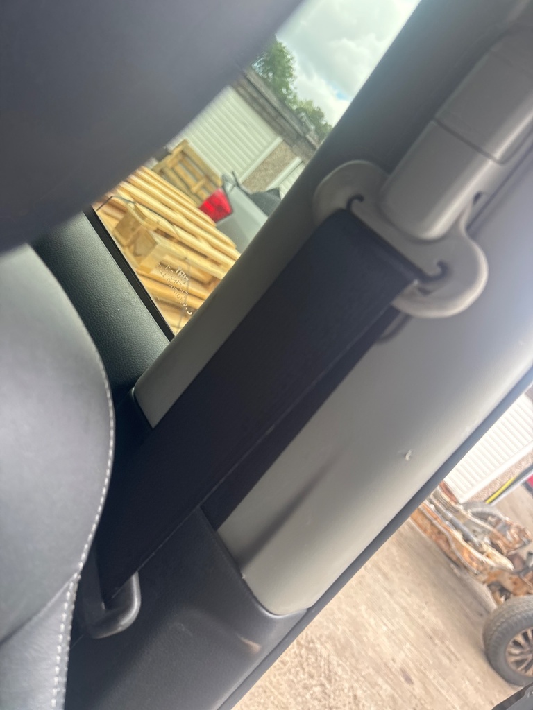 [EPE-124532] Pretensor de cinturón delantero izquierdo Fiat Fullback