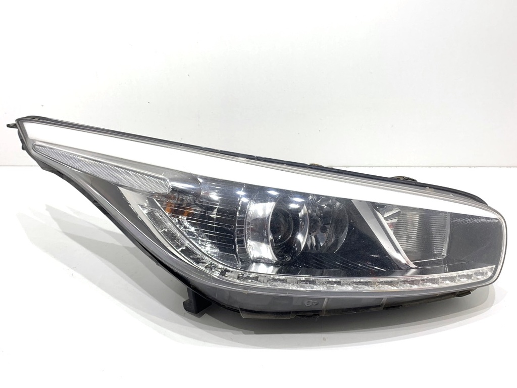 [STARK-906988] Faro delantero derecho KIA CEE'D Sportswagon (JD) 2012-2018