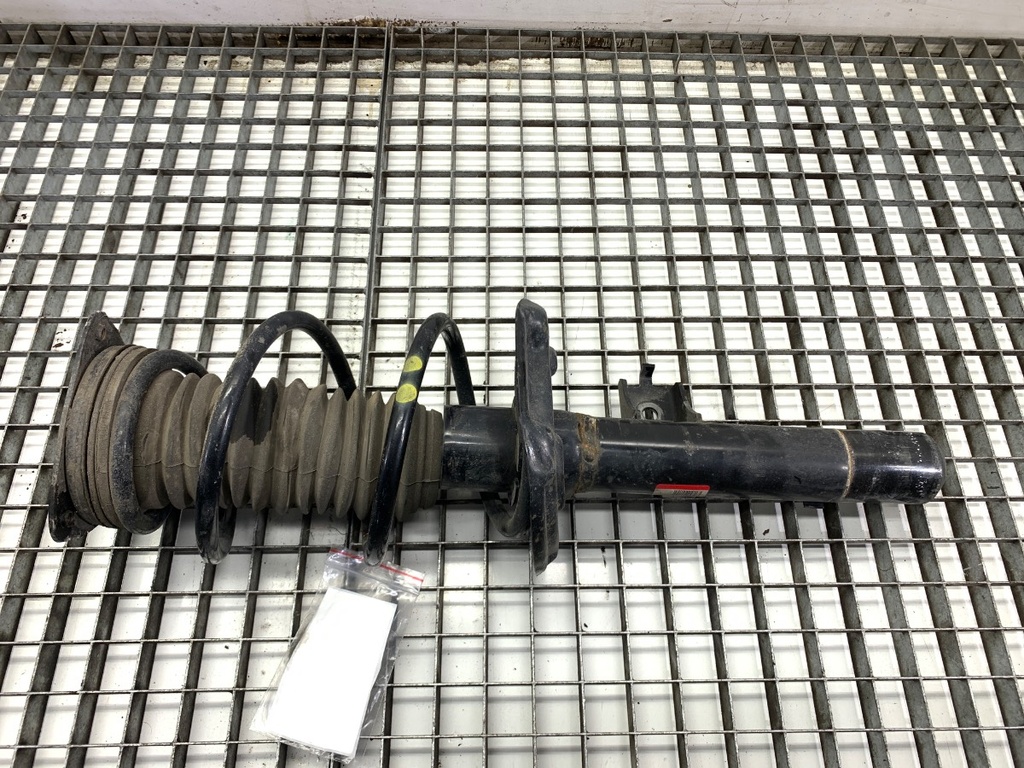 [STARK-890627] Amortiguador delantero derecho Nissan Qashqai III (J12) 1.3 DIG-T 116 kW 2021-2022