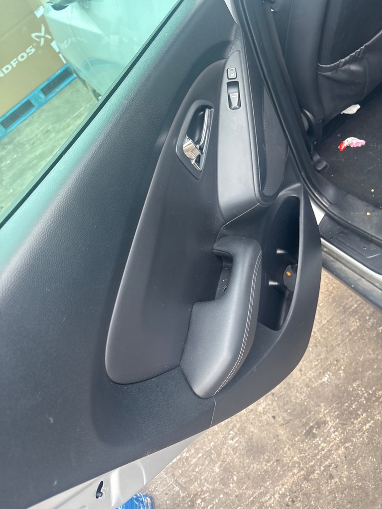 [EPE-124137] Panel de puerta Hyundai ix35 (2010-2015)
