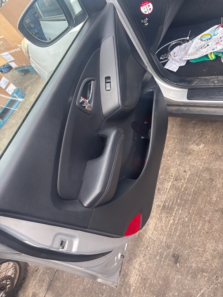 [EPE-124139] Panel interior de puerta delantera izquierda Hyundai ix35 (2010-2015)