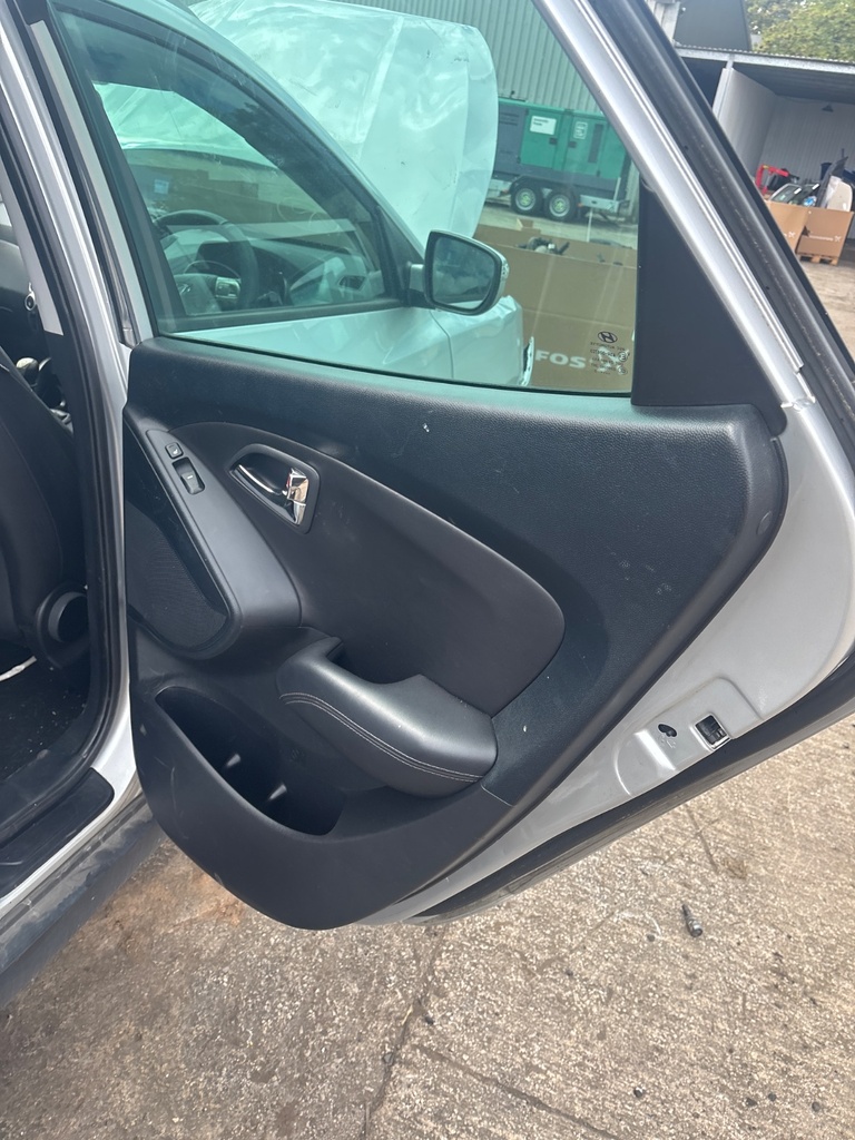 [EPE-124158] Panel de puerta Hyundai ix35 (2010-2015)