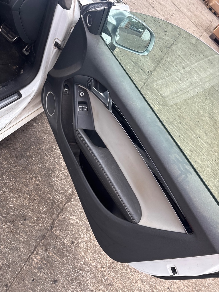 [EPE-123999] Panel interior de puerta delantera derecho Audi A5