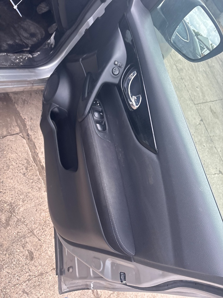 [EPE-124409] Panel interior de puerta delantera derecho Nissan Qashqai
