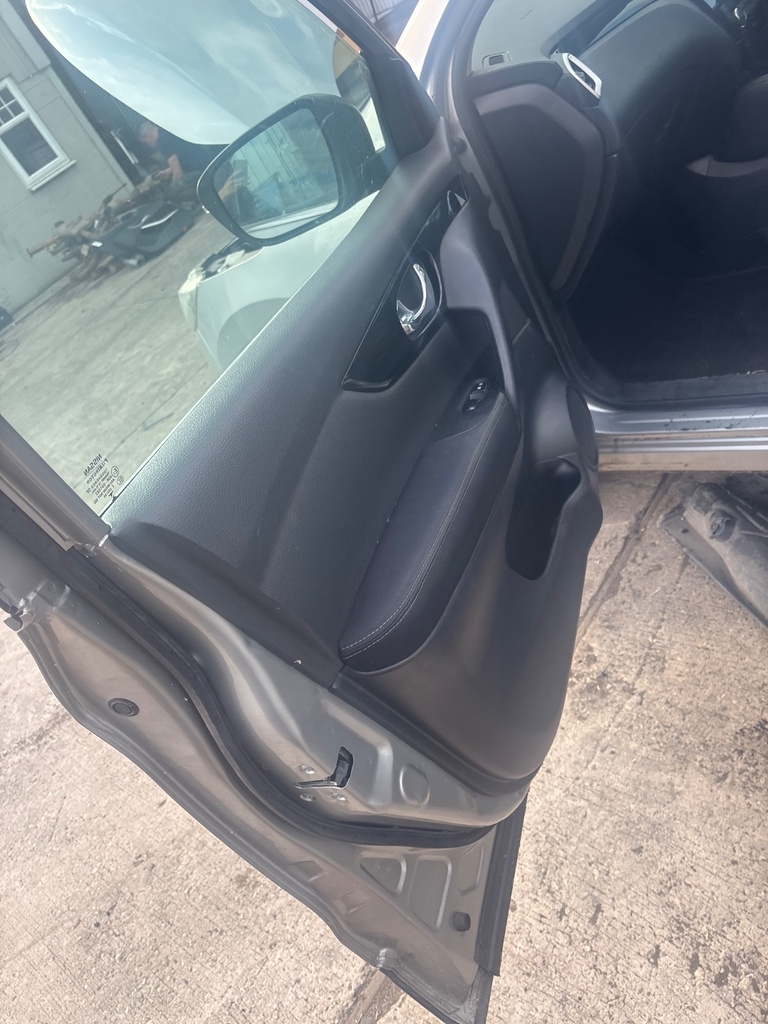 [EPE-124452] Panel interior de puerta delantera izquierda Nissan Qashqai