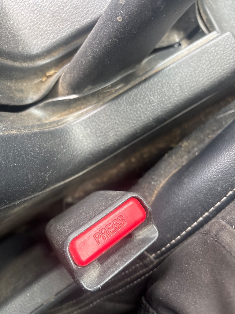 [EPE-124535] Interruptor de cinturón de seguridad delantero derecho Fiat Fullback 2018