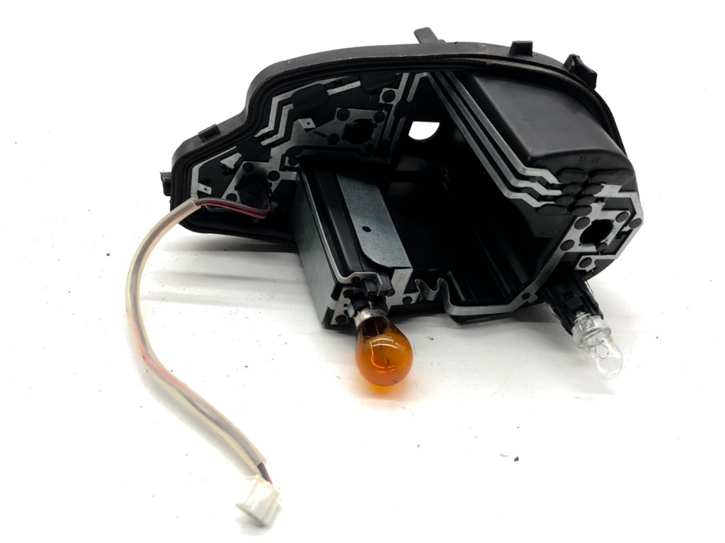 [STARK-860597] Piloto trasero derecho SEAT Ibiza IV SC