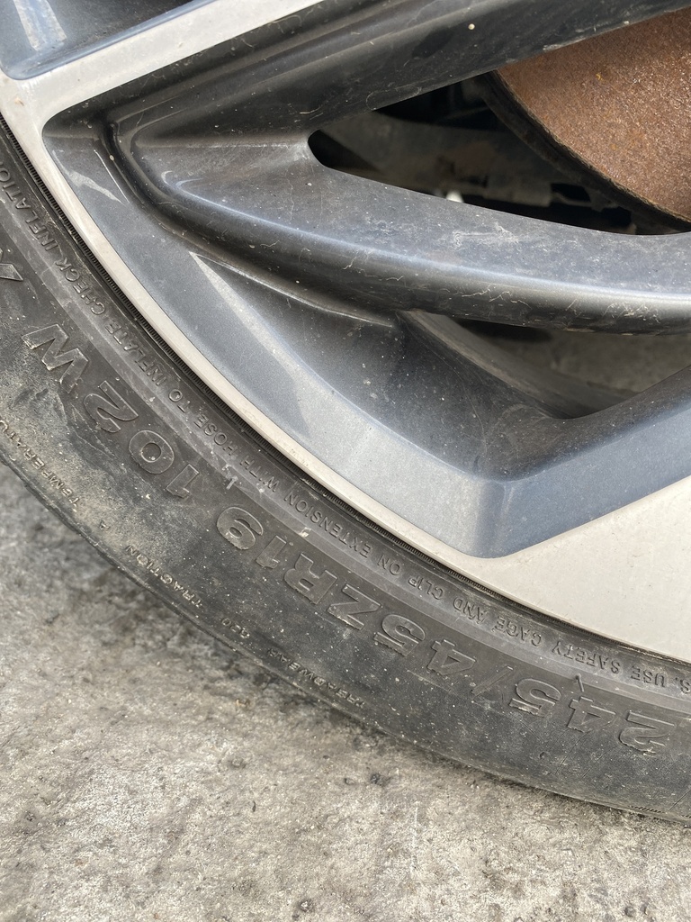 [EPE-101037] Llanta de aleación con neumático Hyundai Tucson