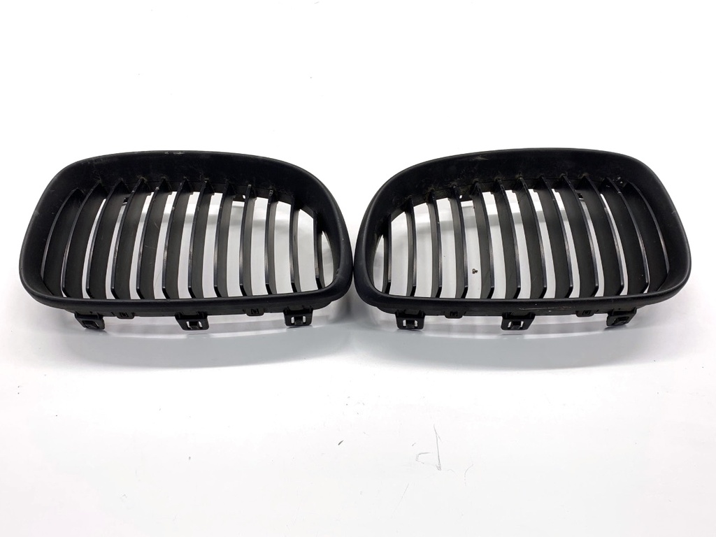 [STARK-864635] Rejilla de paragolpes BMW Serie 1 (E87)