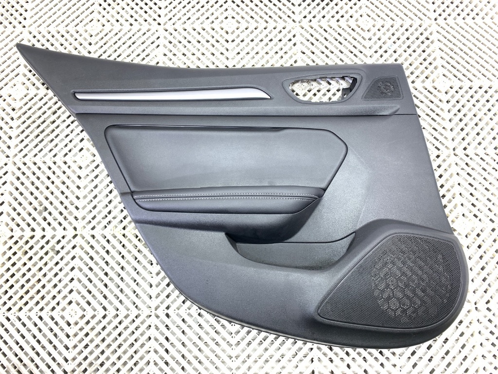 [STARK-808739] Panel de puerta trasera izquierdo Renault Megane IV liftback 2015-2022