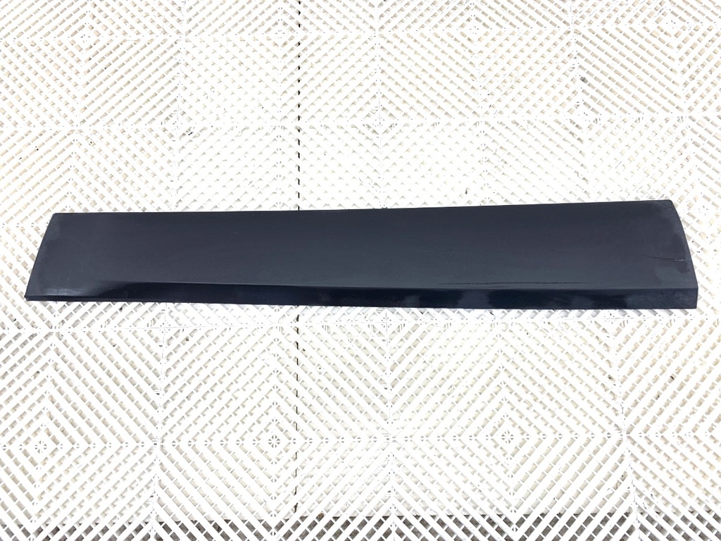 [STARK-876249] Moldura de puerta delantera derecha Jeep Cherokee (KL)