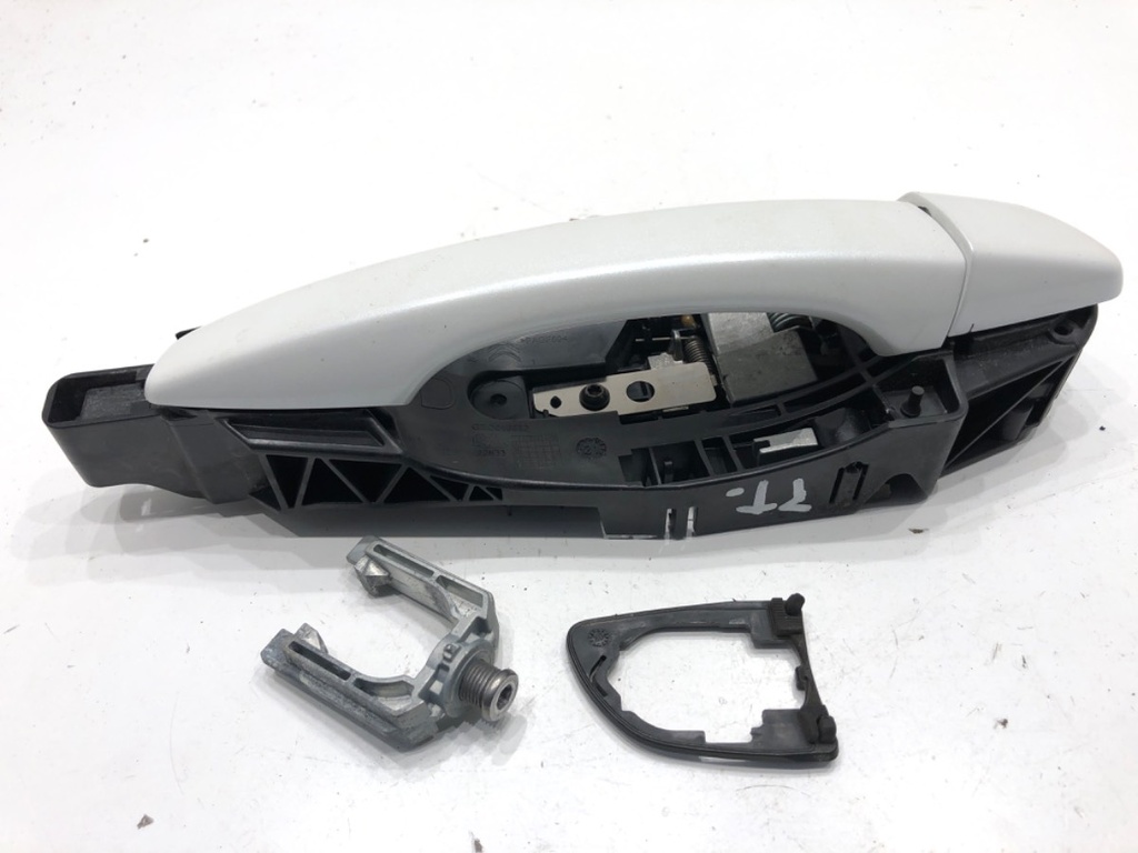 [STARK-877013] Maneta de puerta trasera derecha Peugeot 3008 SUV