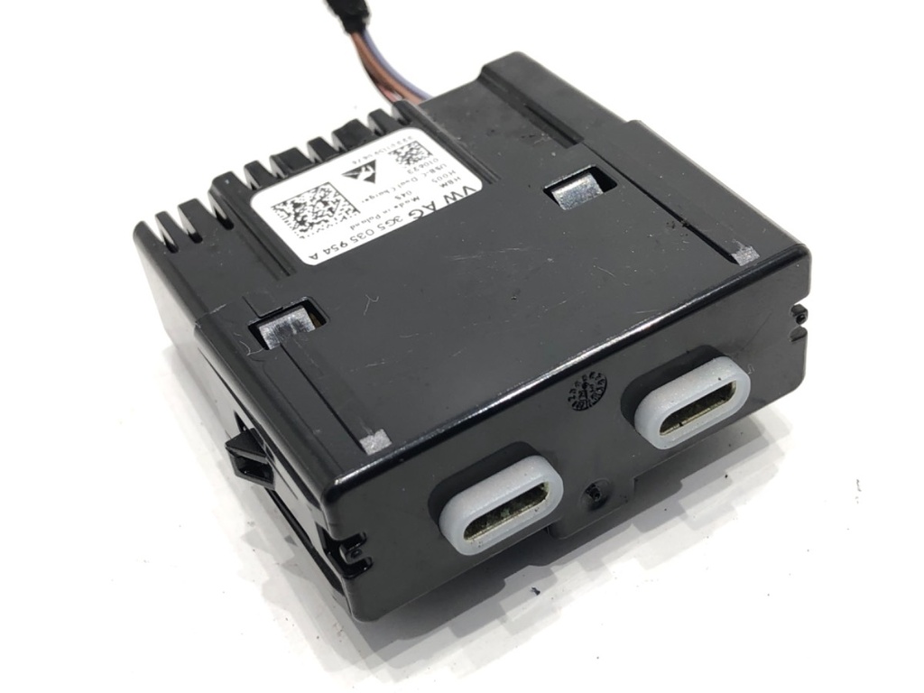 [STARK-877153] Puerto USB Cupra Formentor (KM7)