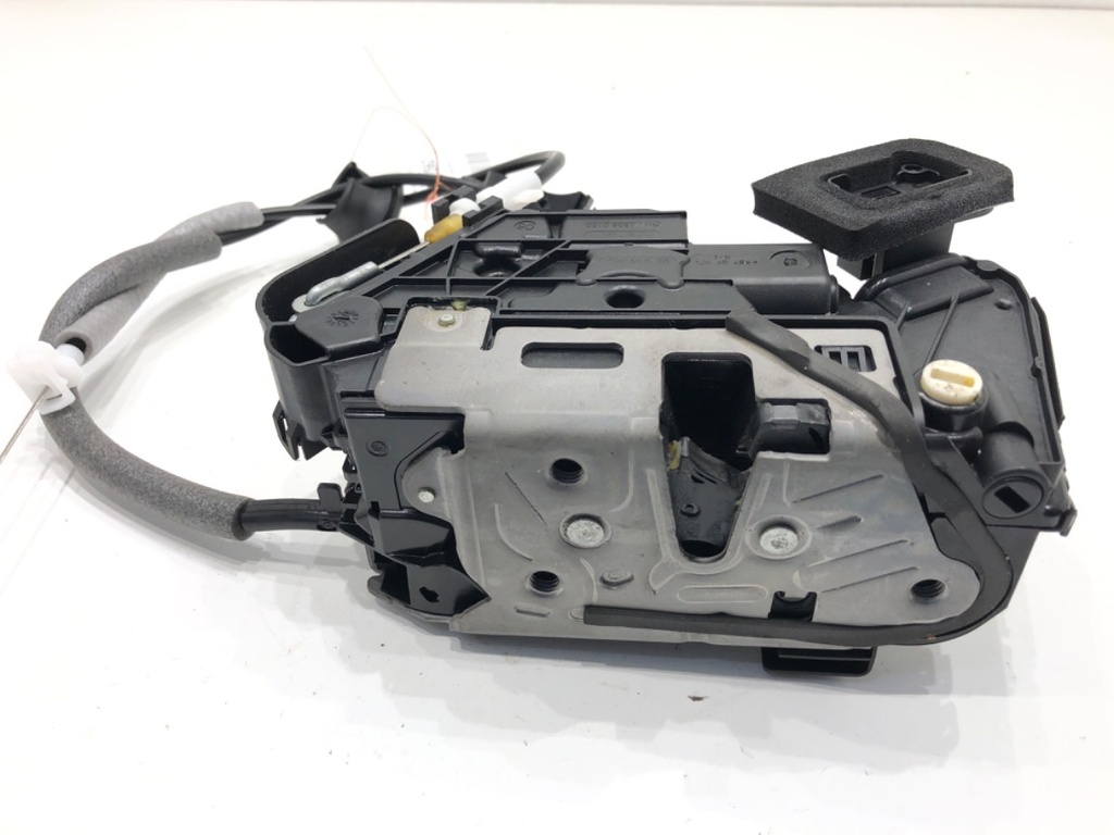 [STARK-877562] Cerradura de puerta trasera derecha Skoda Kamiq (NW4)