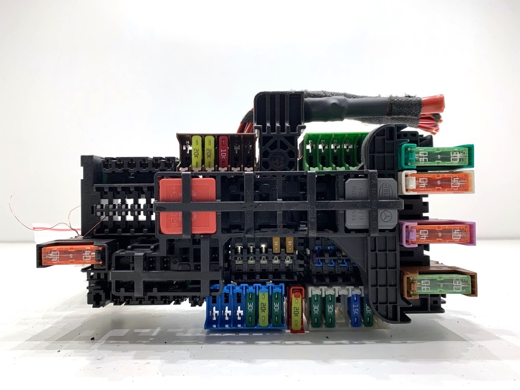 [STARK-877764] Caja de fusibles Mercedes-Benz GLE (V167)