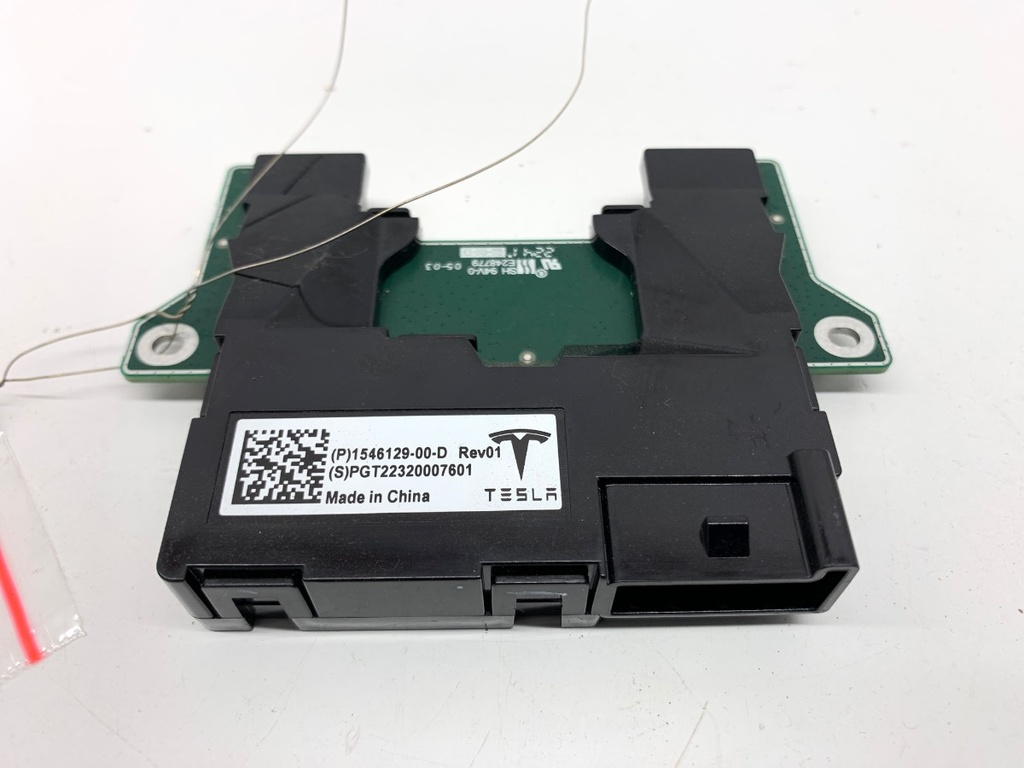 [STARK-879443] Puerto USB Tesla Model Y (5YJY)
