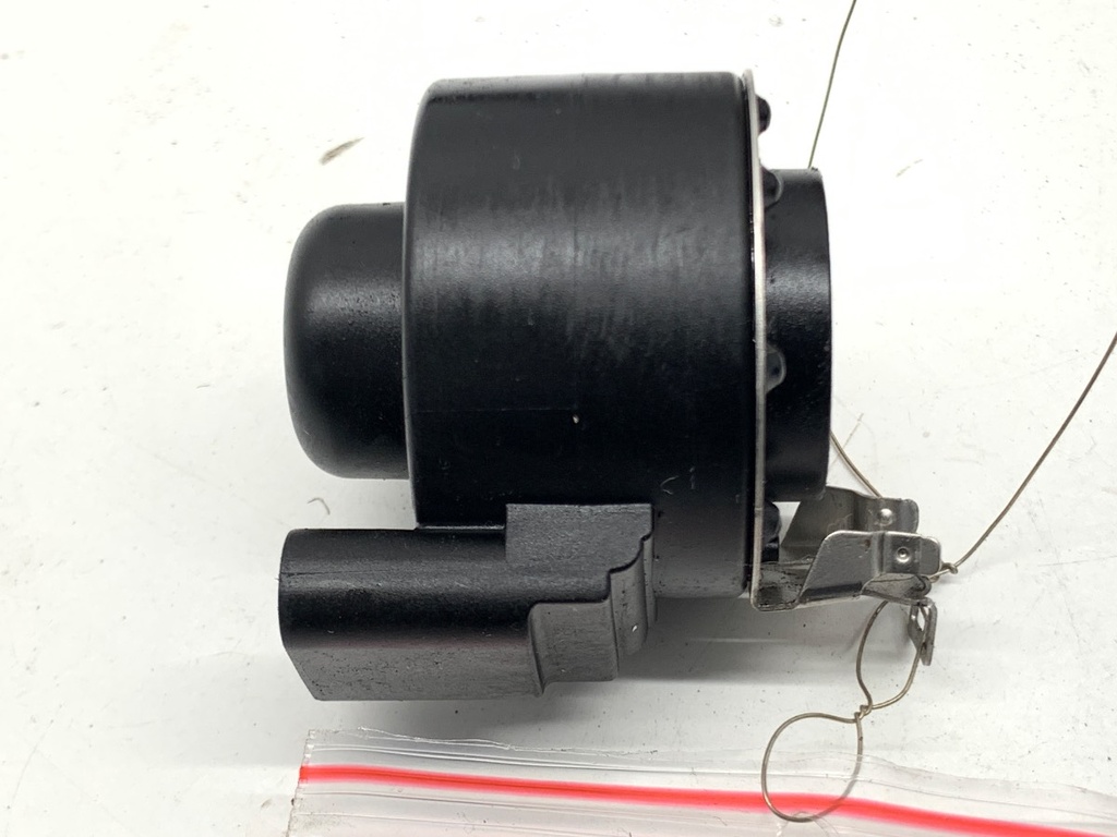 [STARK-879455] Electroválvula de agua Tesla Model Y (5YJY)