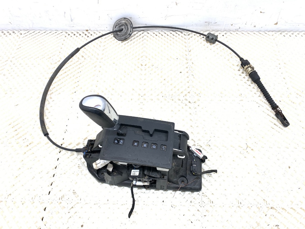 [STARK-879664] Palanca de cambios Dodge Journey